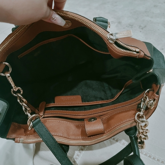 Michael Kids Tri-Color Satchel tan,white ,black - Picture 2 of 3